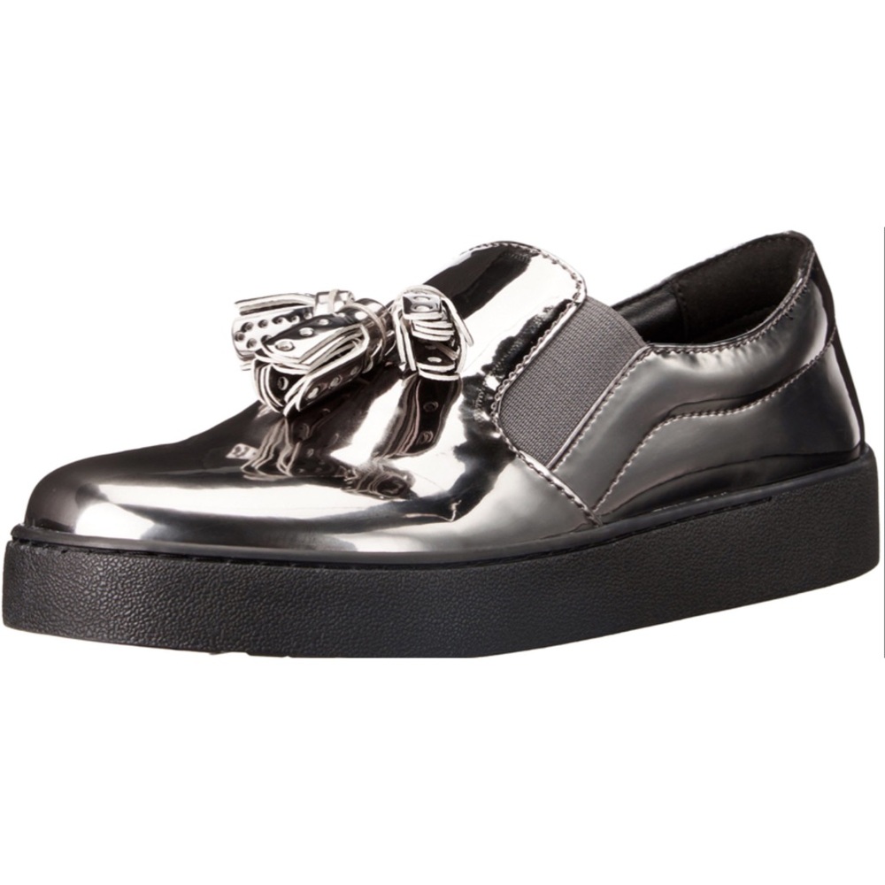 NWOT Nine West Position Metallic Pewter Loafer